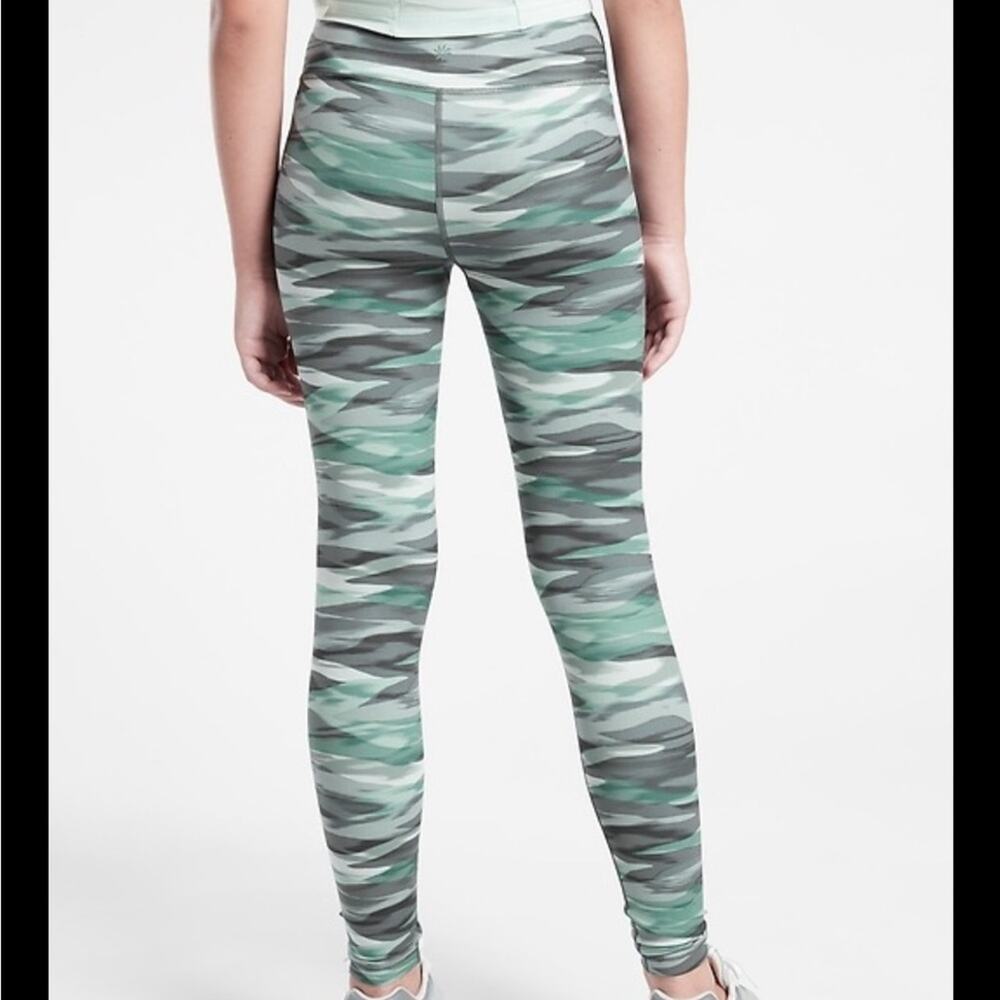 ATHLETA GIRL HIGH RISE CHIT CHAT TIGHT SIZE LARGE GREEN CAMO TIGER